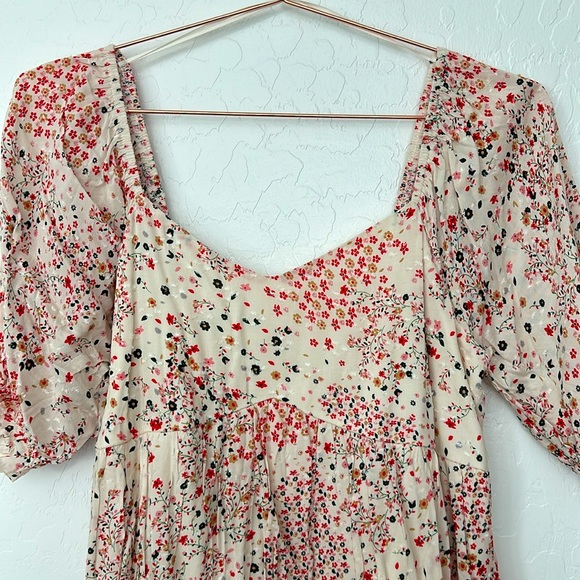 Floral knee length dress. Perfect for spring! New with tags. - Picture 2 of 4